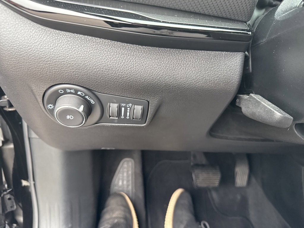 Used 2025 Jeep Compass Latitude w/ Altitude Special Edition image 20