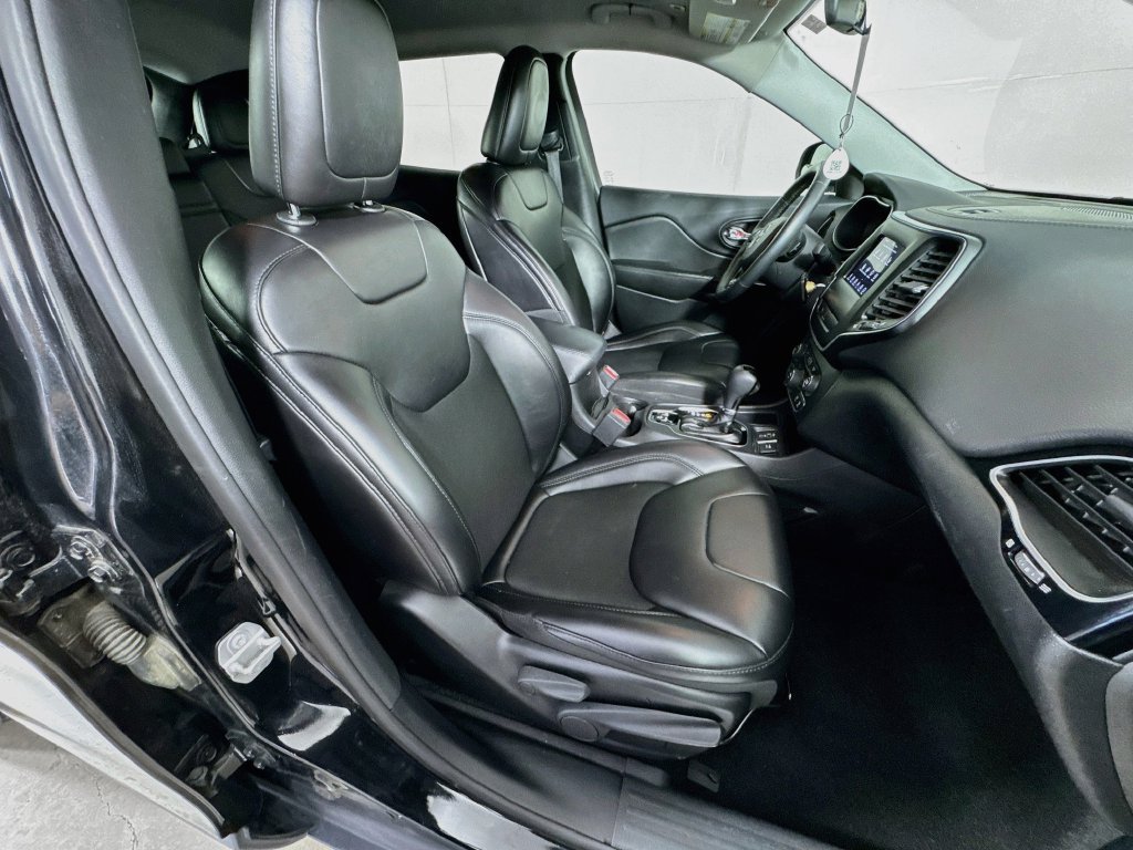 Used 2019 Jeep Cherokee Latitude Plus FWD image 35
