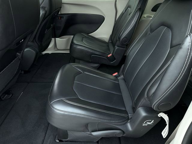 Used 2024 Chrysler Pacifica Touring-L image 20
