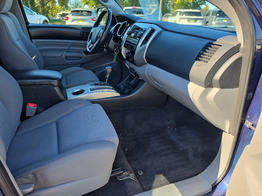 Used 2012 Toyota Tacoma 4x4 Access Cab V6 w/ TRD Sport Pkg image 15