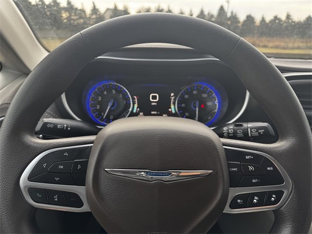 Certified 2021 Chrysler Pacifica Touring image 21