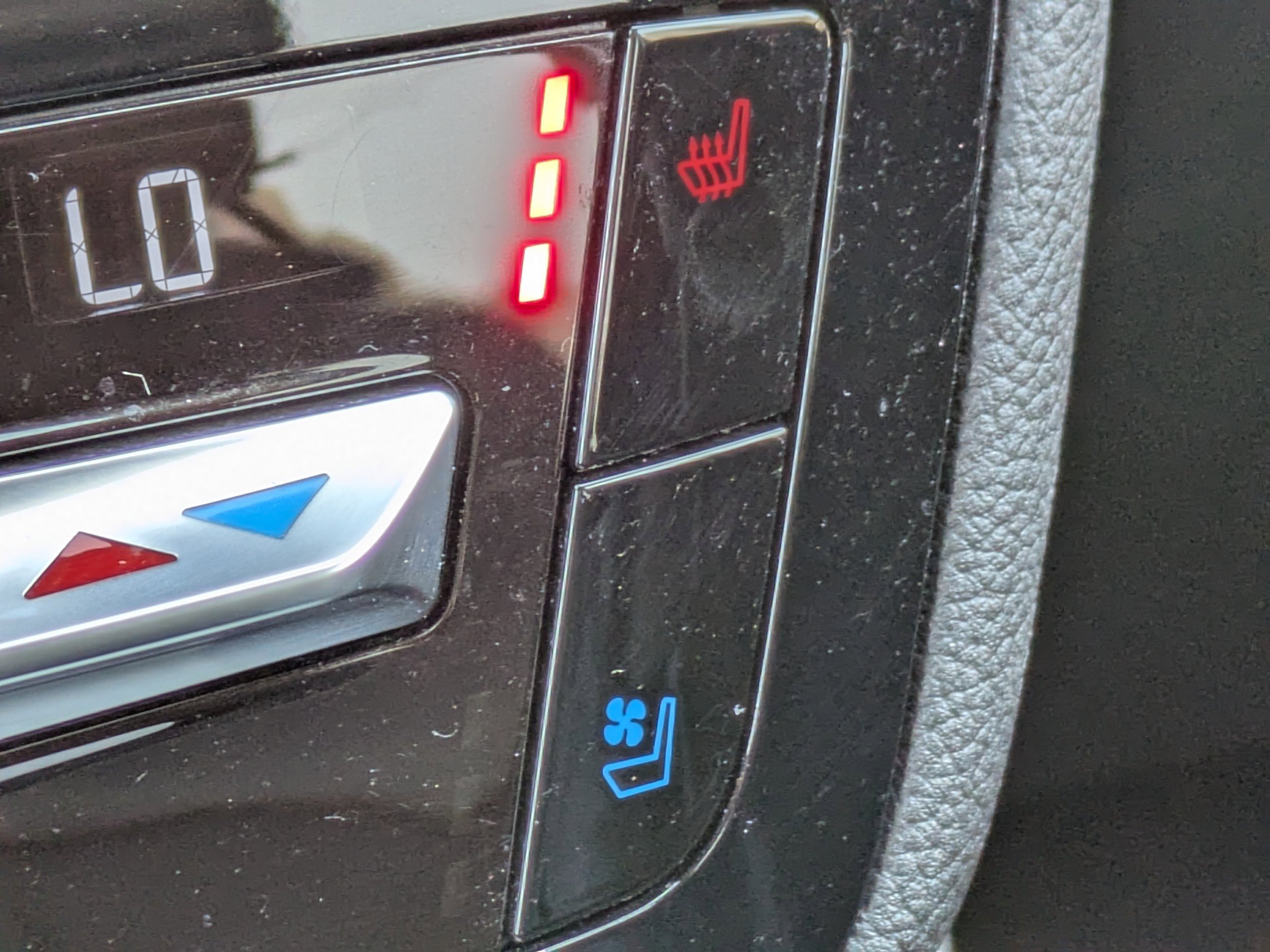 Used 2021 Ford Explorer Limited w/ Equipment Group 301A image 26