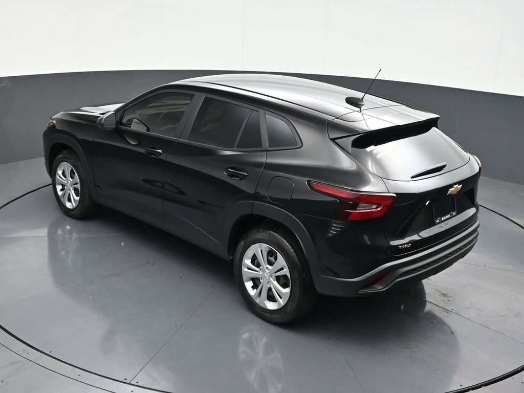 Used 2025 Chevrolet Trax LS image 17