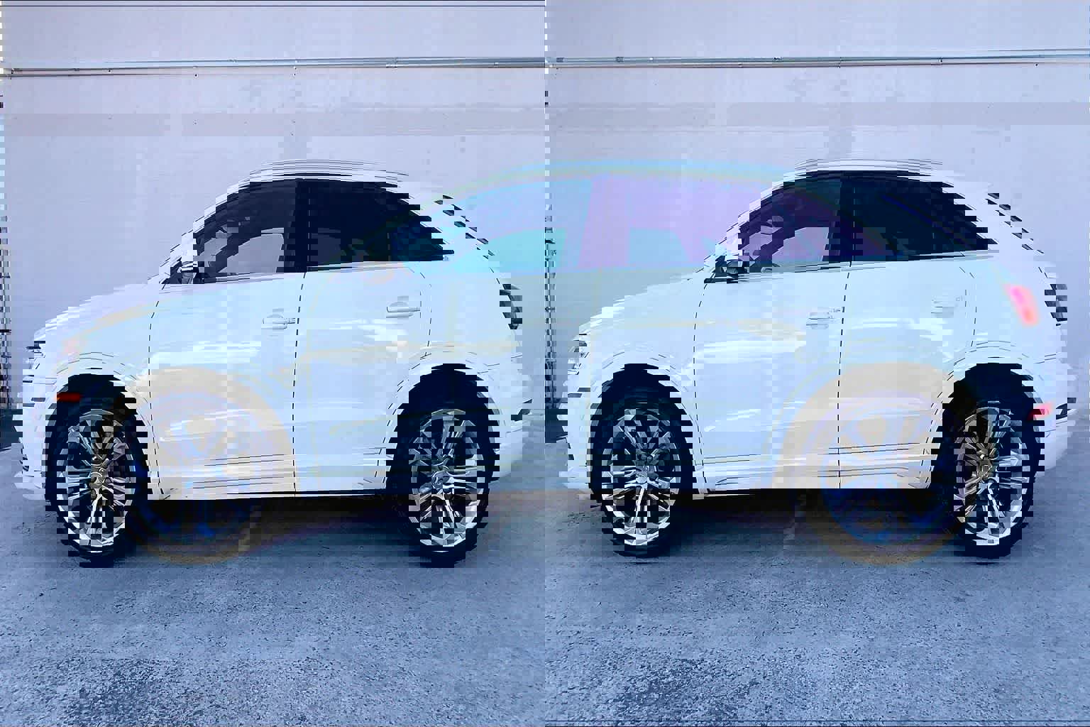 Used 2016 Audi Q3 2.0T Premium Plus w/ Technology Package image 4