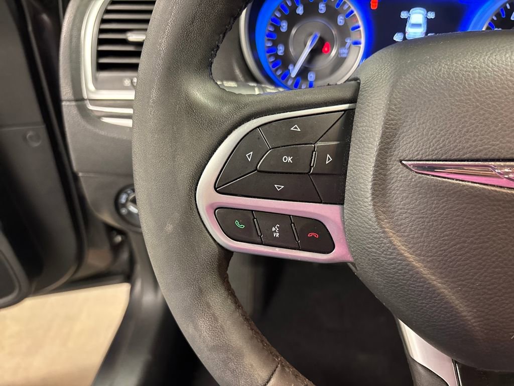 Used 2022 Chrysler 300 Touring w/ Sport Appearance Package image 28