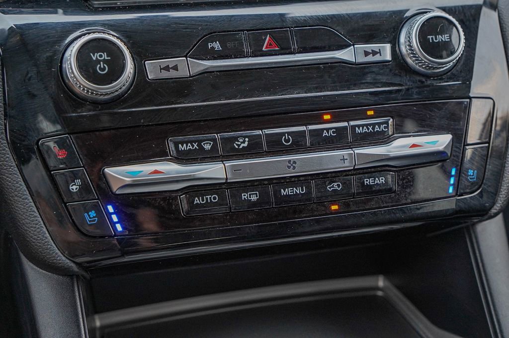 Used 2023 Ford Explorer Limited image 27