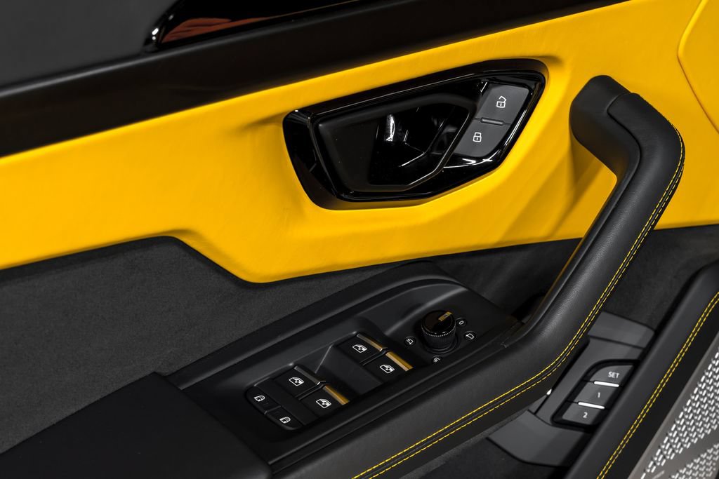 Used 2025 Lamborghini Urus S AWD/4WD image 10