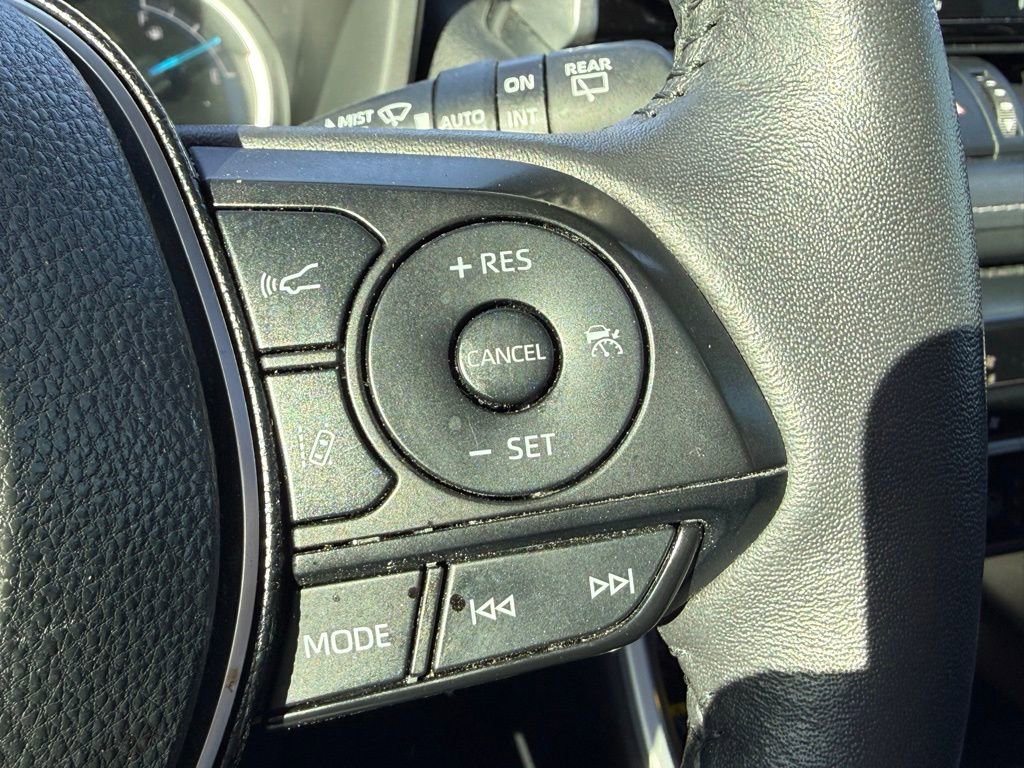 Used 2021 Toyota RAV4 Limited image 17