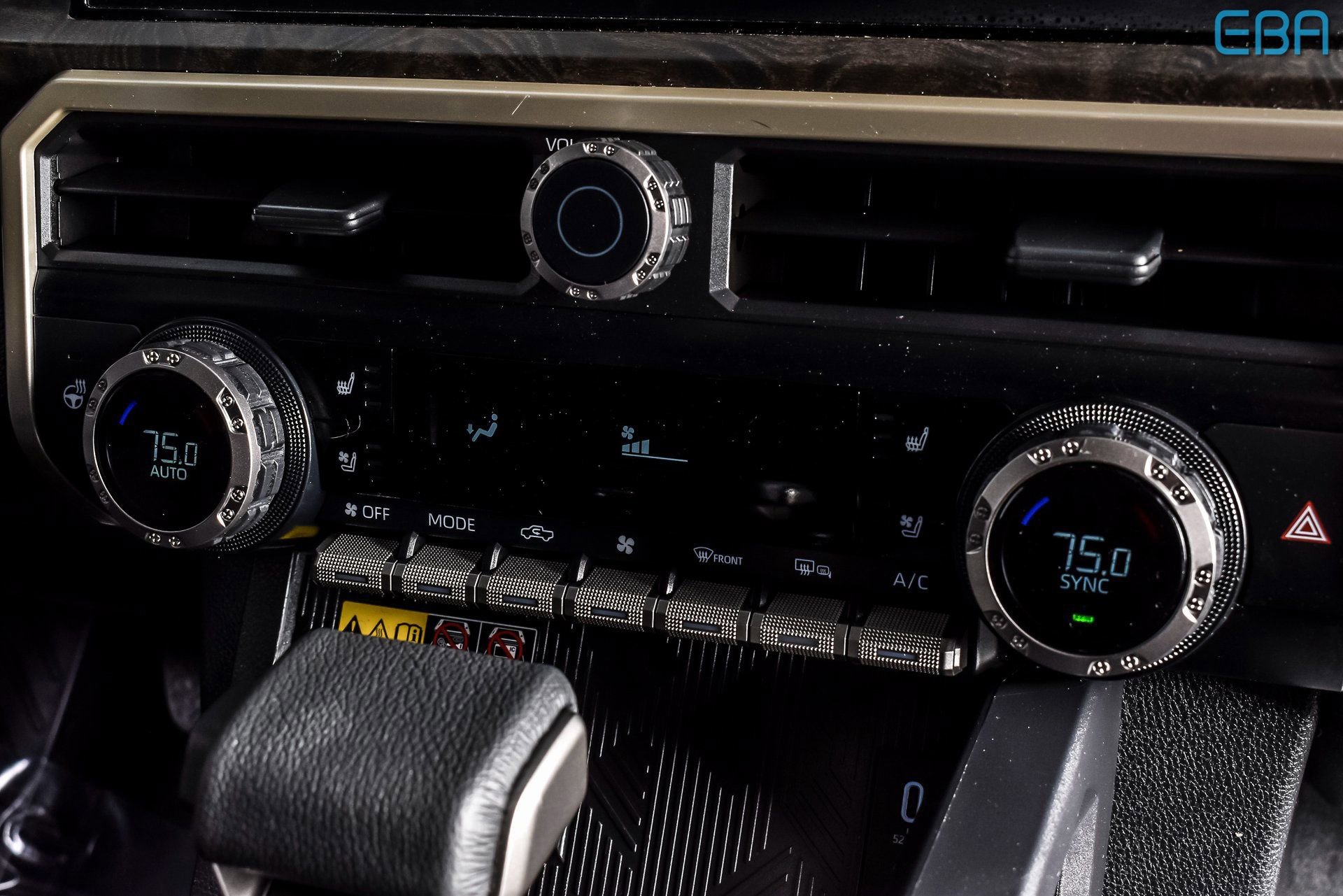 Used 2025 Toyota Tacoma Limited w/ Tow Tech Package image 24