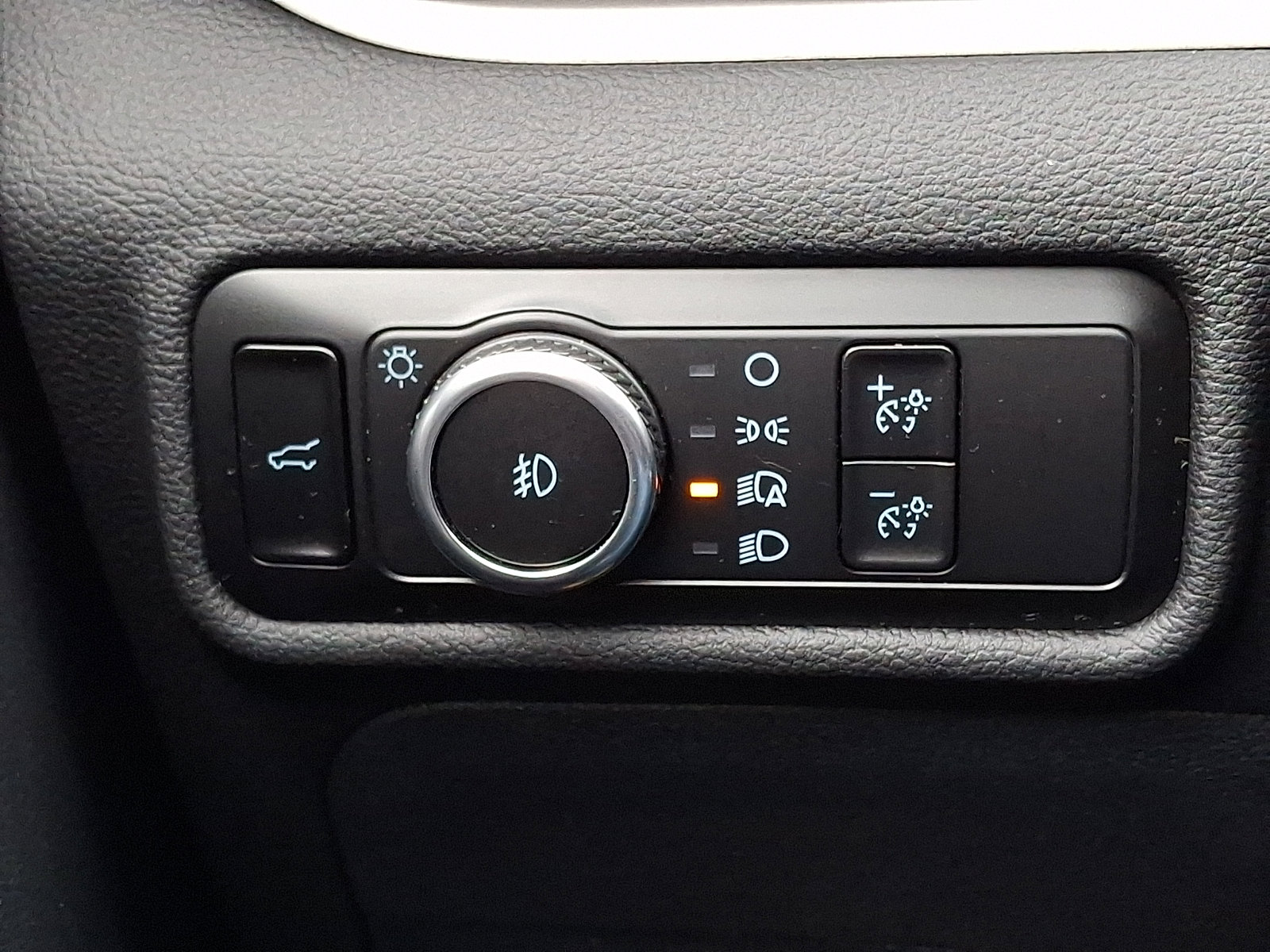 Certified 2023 Ford Explorer XLT w/ Equipment Group 202A AWD/4WD image 31