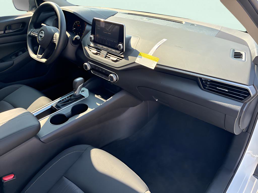 Used 2025 Nissan Altima 2.5 S image 12