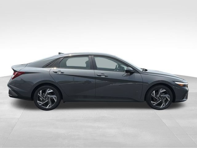 Used 2025 Hyundai Elantra Sport FWD image 9