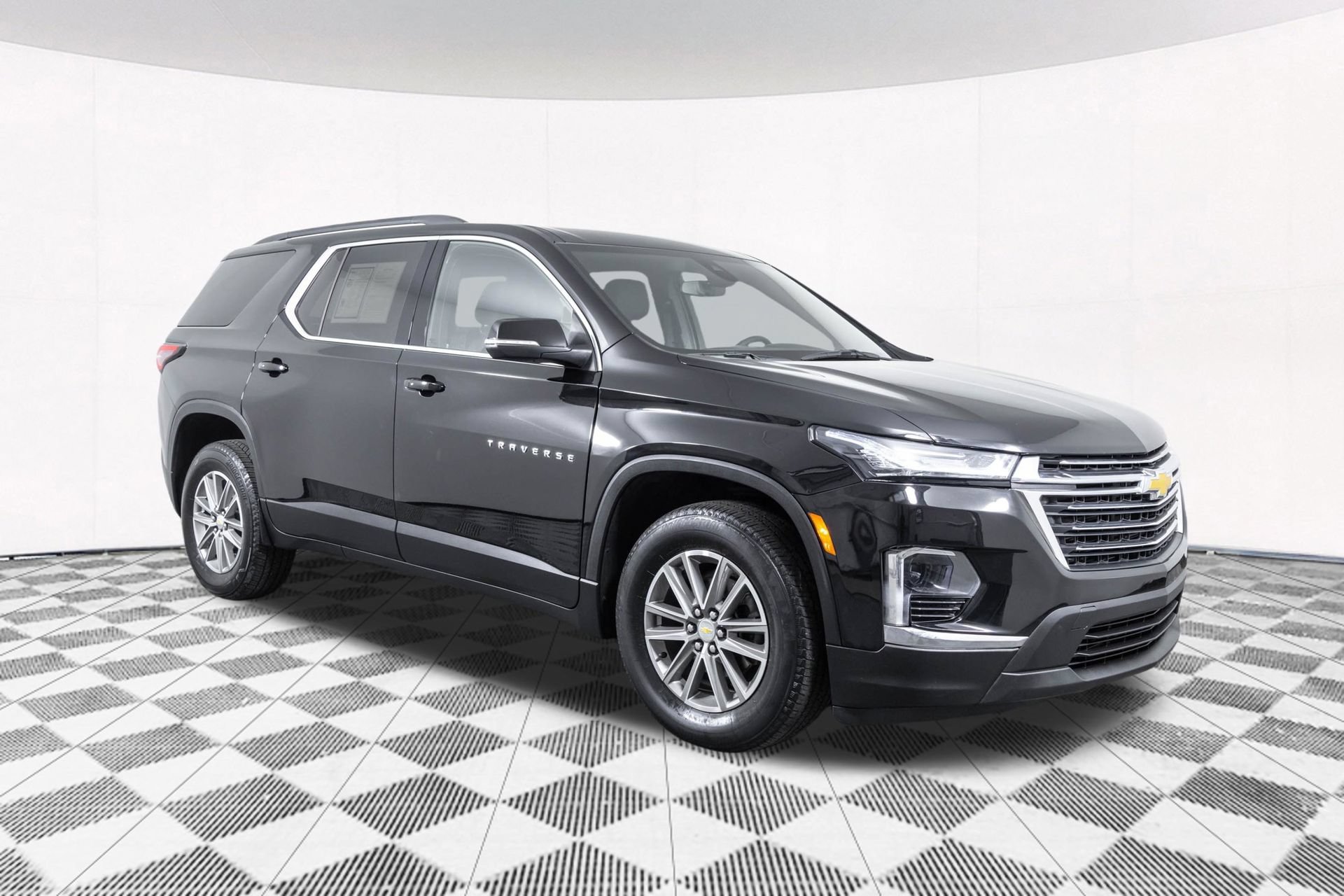 Used 2023 Chevrolet Traverse LT FWD image 20