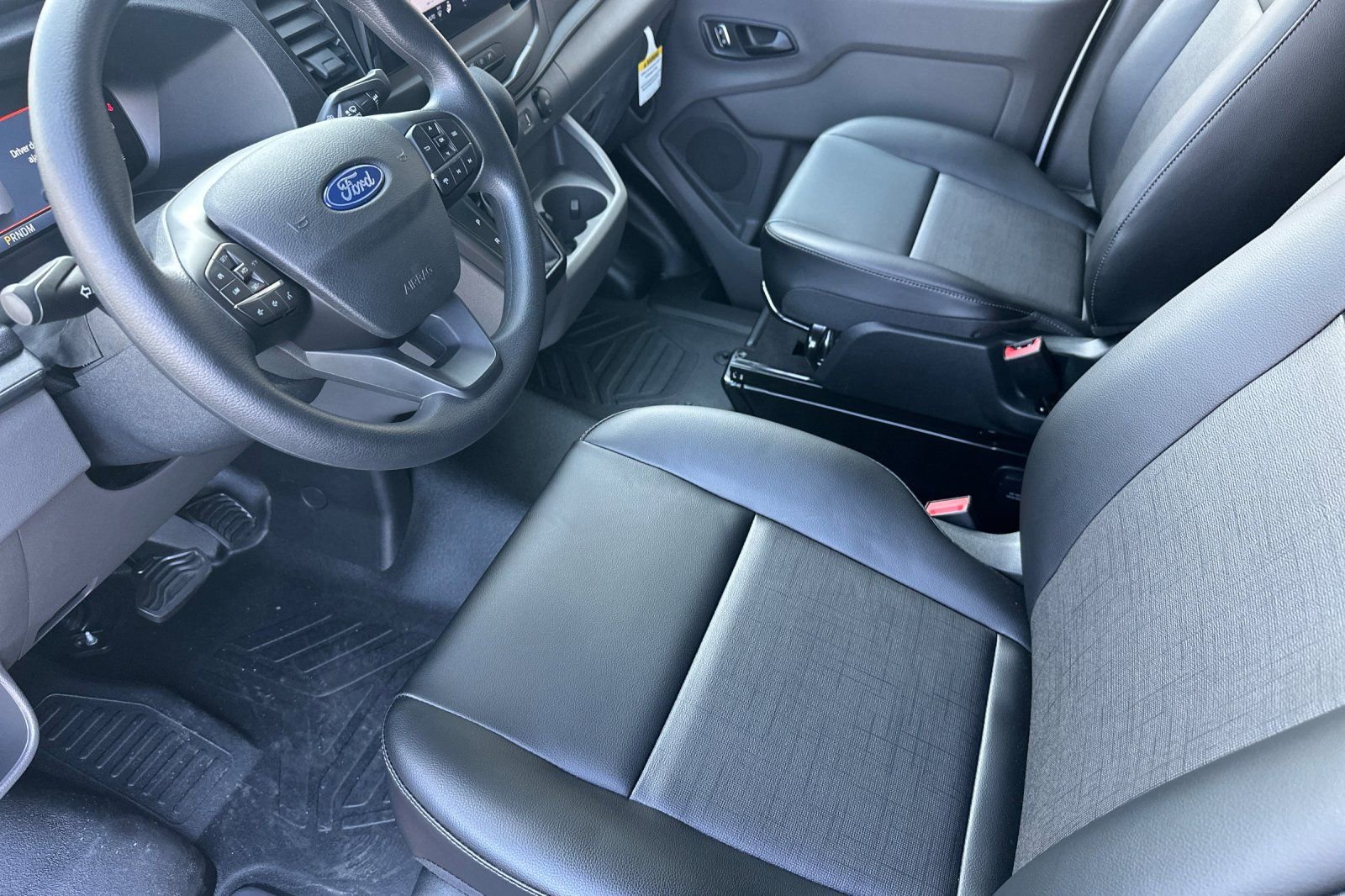 New 2026 Ford Transit 250 148 Medium Roof w/ Load Area Protection Package image 10