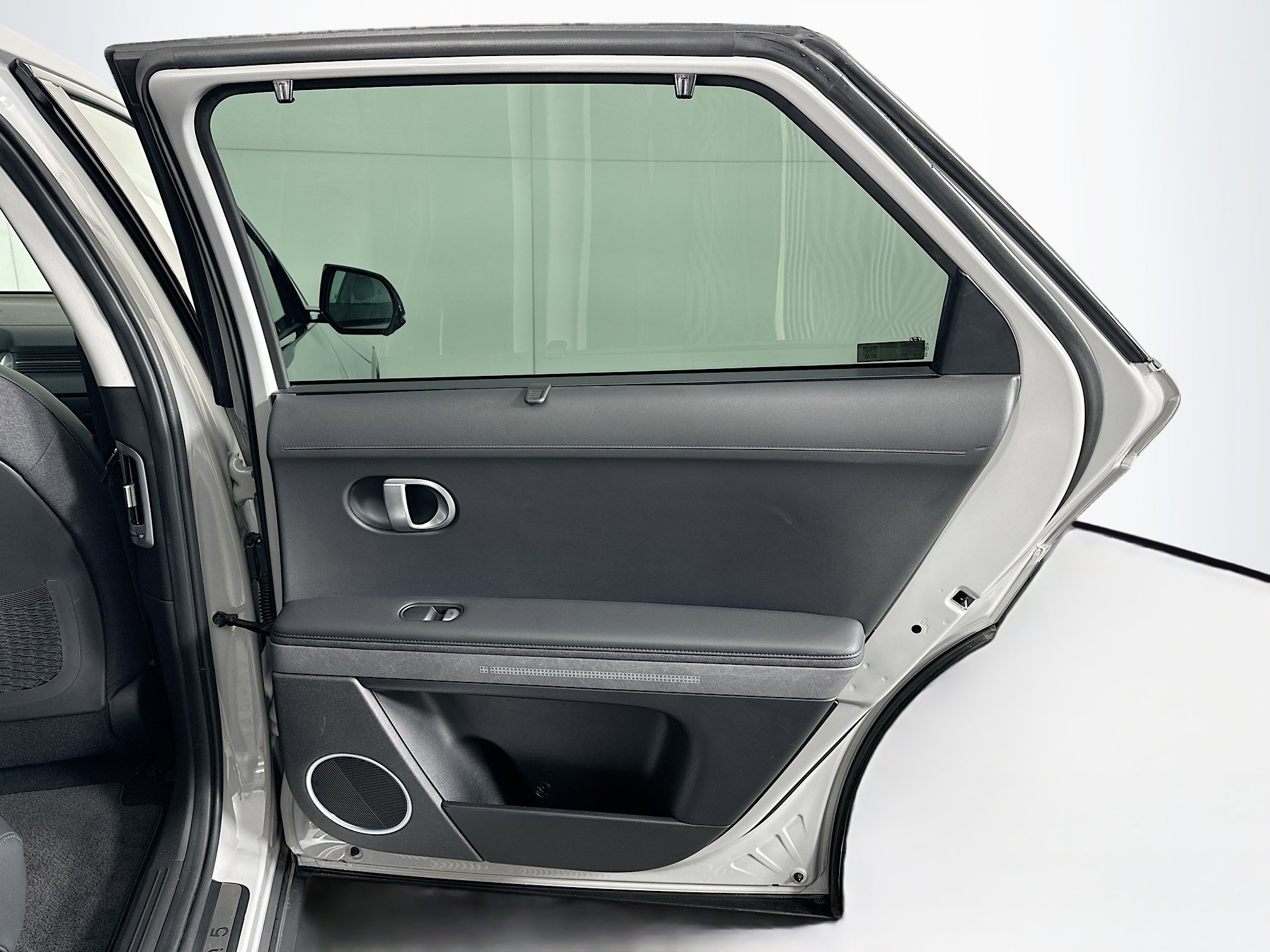 Used 2024 Hyundai Ioniq 5 Limited image 31