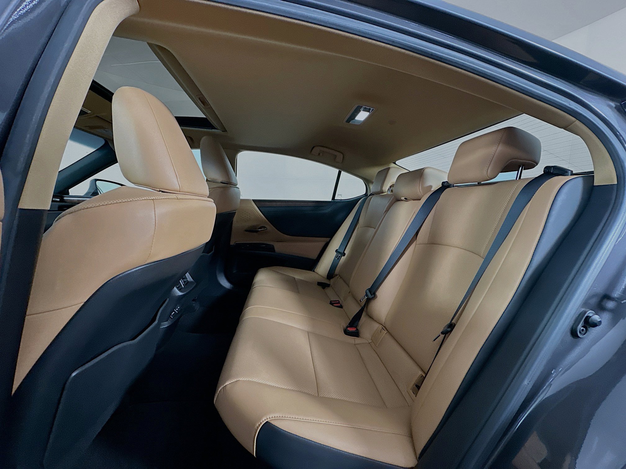 Used 2025 Lexus ES 300h ES 300h w/ Premium Package image 26