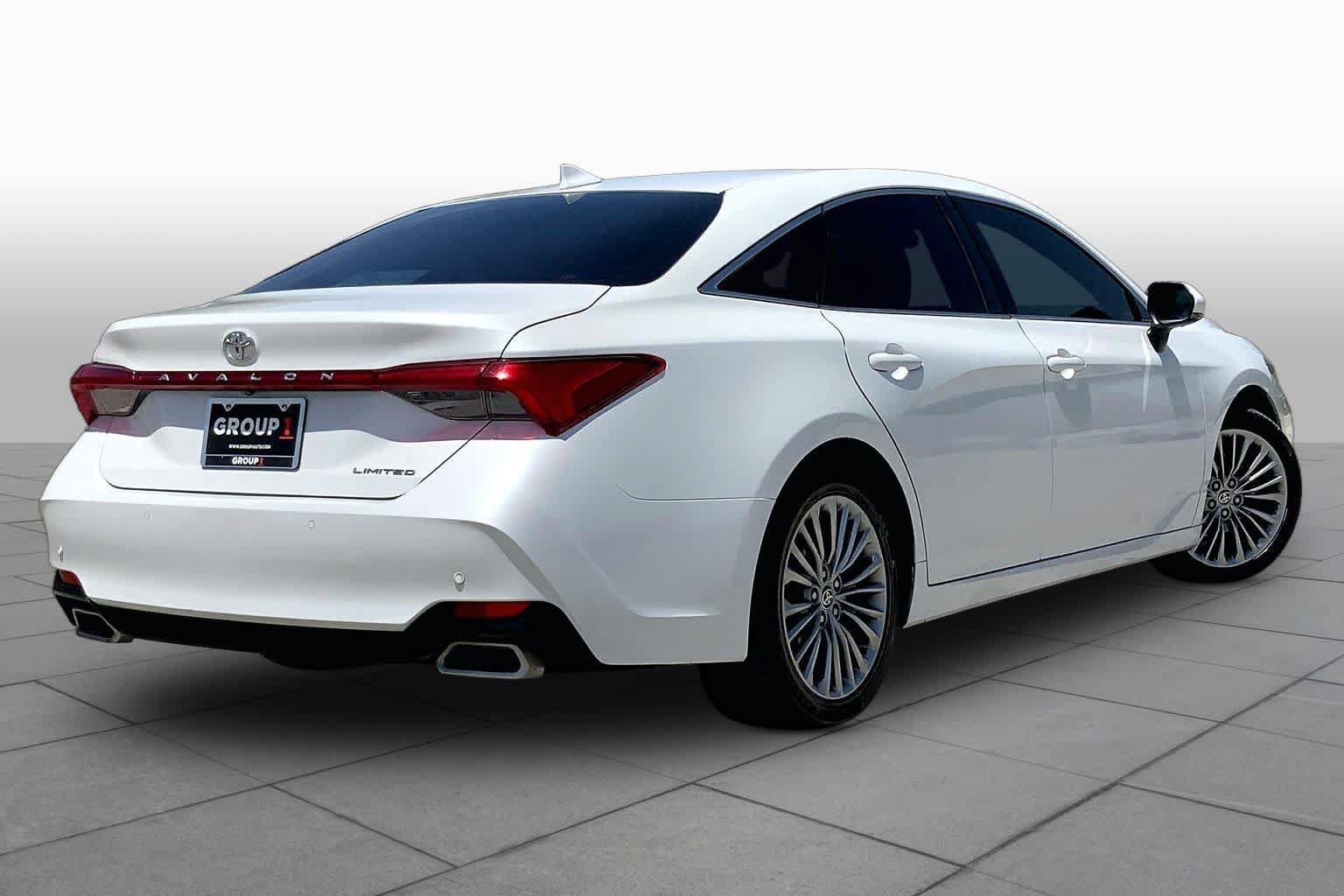 Used 2022 Toyota Avalon Limited w/ Advanced Safety Package FWD image 13
