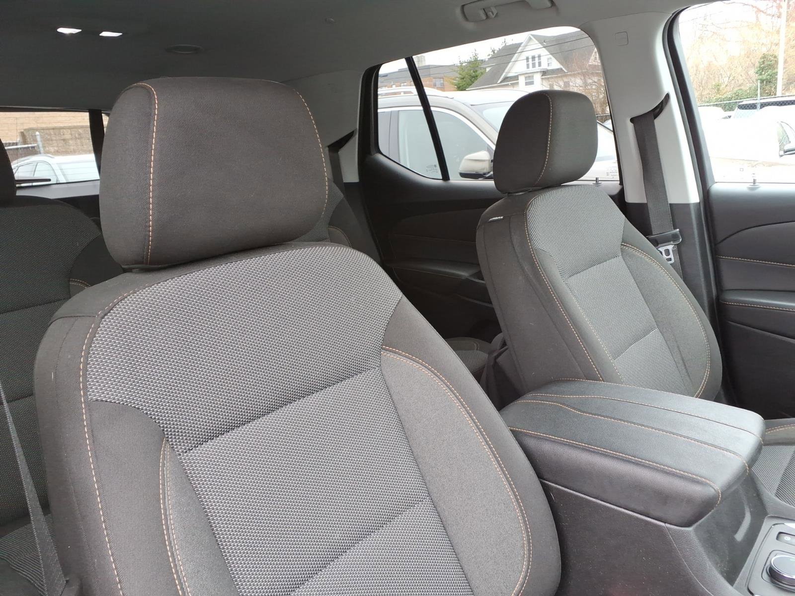 Used 2020 Chevrolet Traverse LT image 26