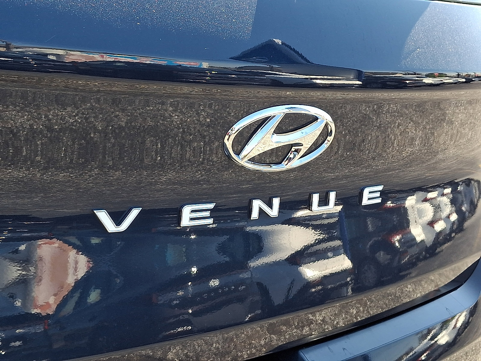 Certified 2021 Hyundai Venue image 30