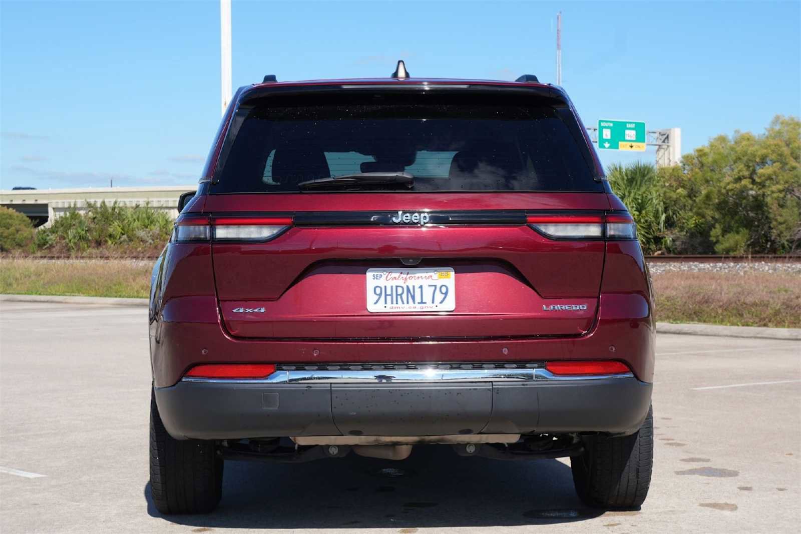 Used 2023 Jeep Grand Cherokee Laredo image 5