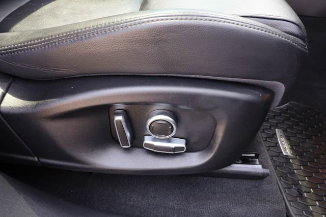 Used 2020 Jaguar F-PACE Premium image 47