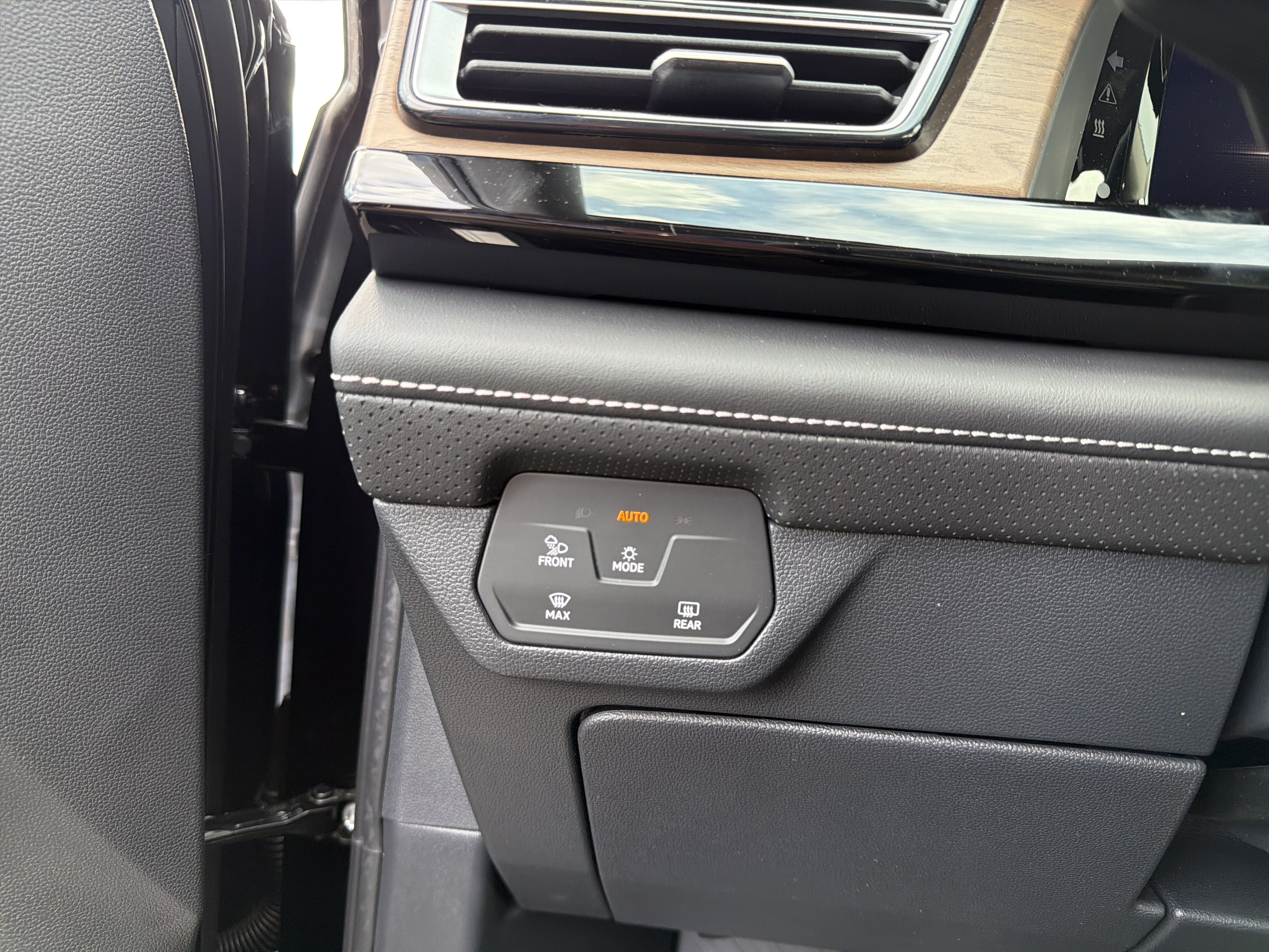 New 2026 Volkswagen Atlas SE AWD/4WD image 16