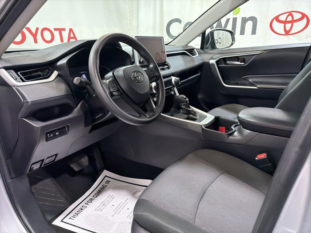 Used 2025 Toyota RAV4 XLE AWD/4WD image 22