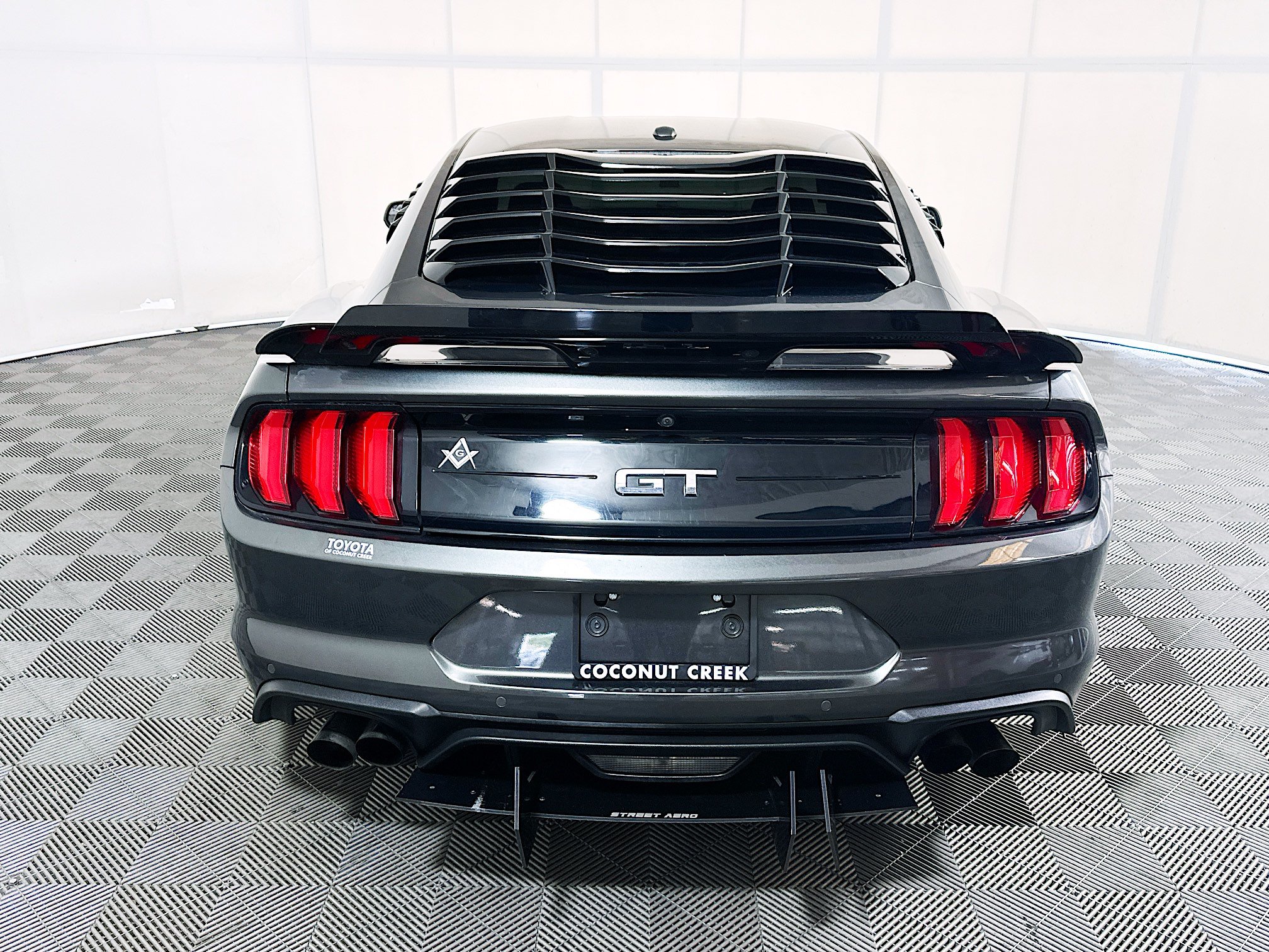 Used 2018 Ford Mustang GT Premium RWD image 4