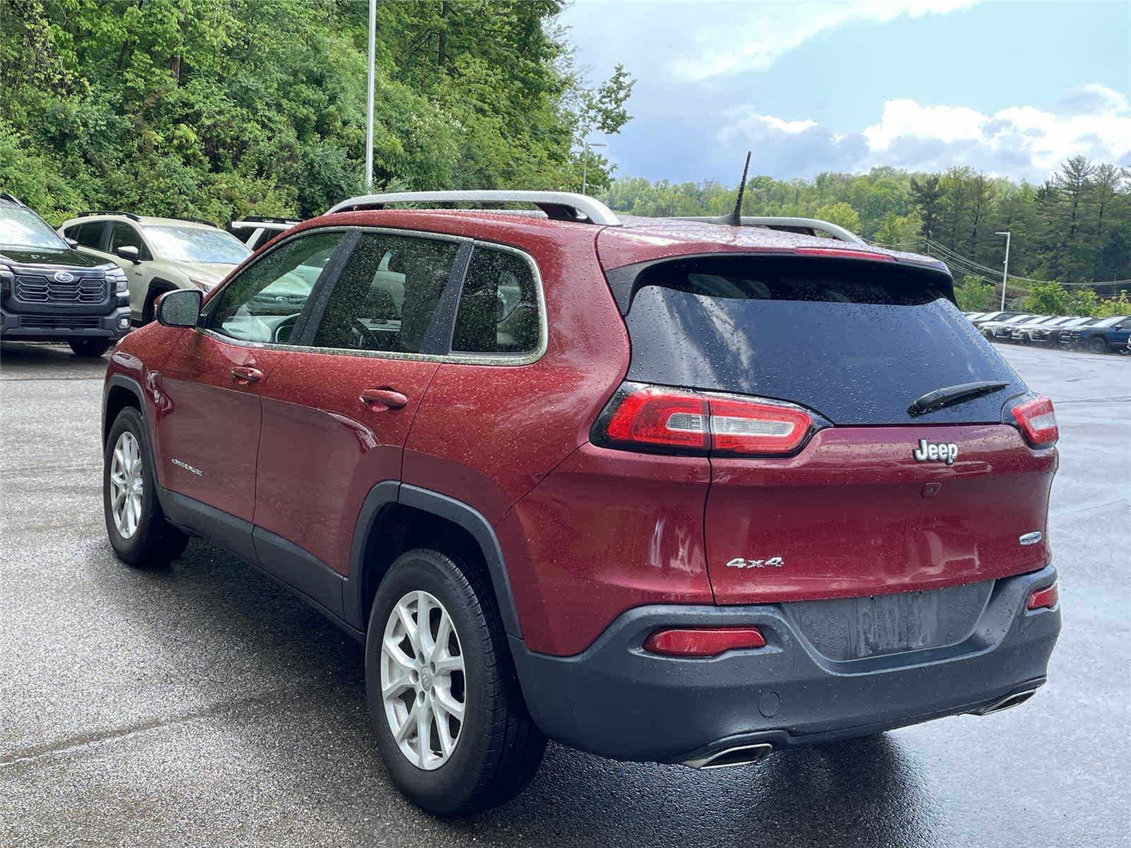 Used 2016 Jeep Cherokee Latitude w/ Comfort/Convenience Group AWD/4WD image 3