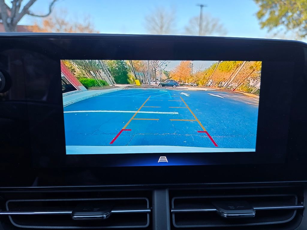 Certified 2025 Chevrolet Trax LT w/ LT Convenience Package image 18