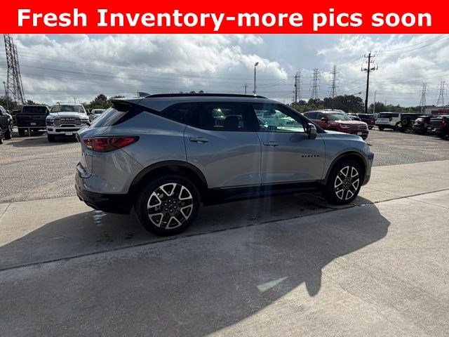 Used 2025 Chevrolet Blazer RS FWD image 3