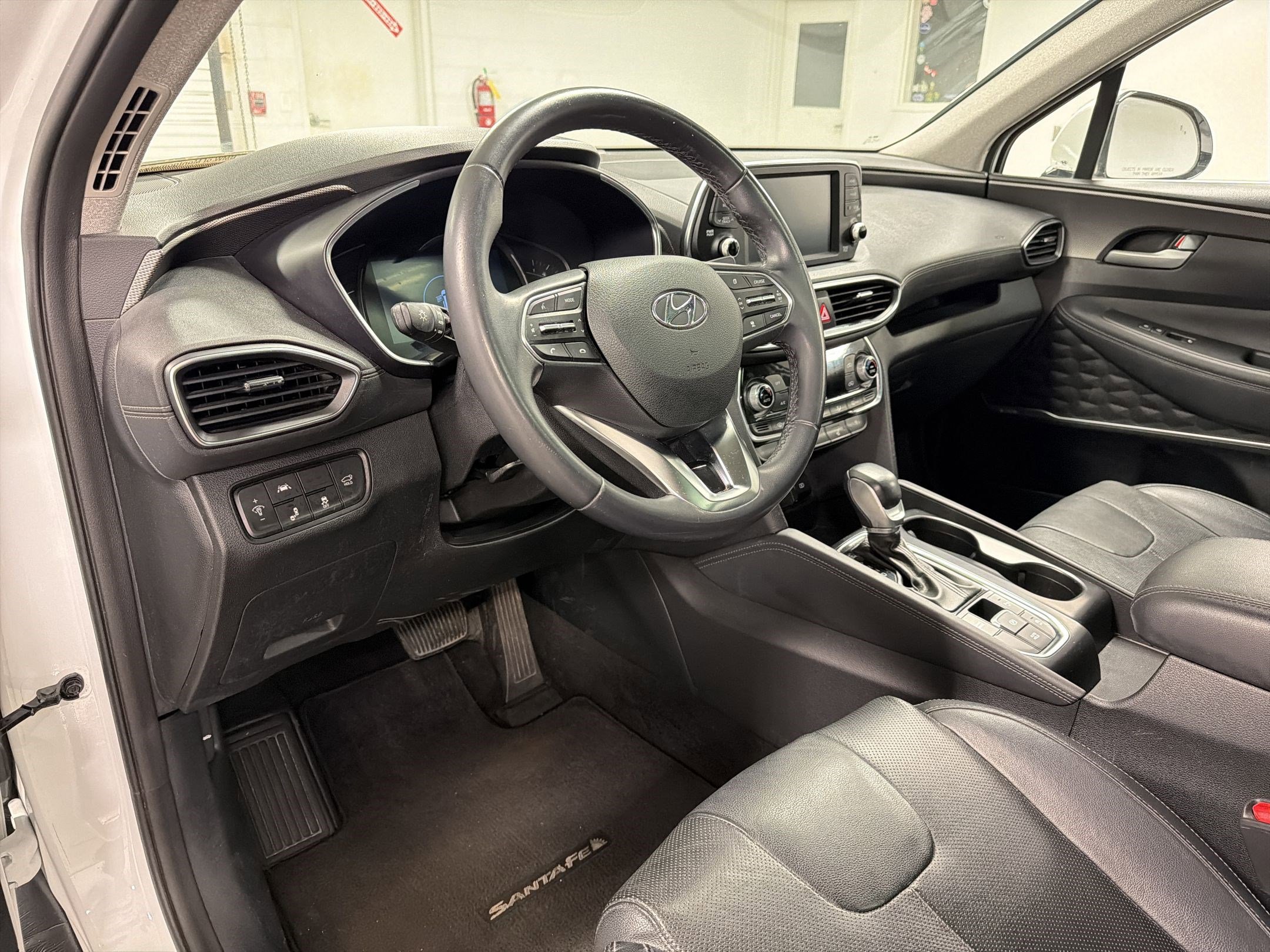 Used 2019 Hyundai Santa Fe Limited image 4