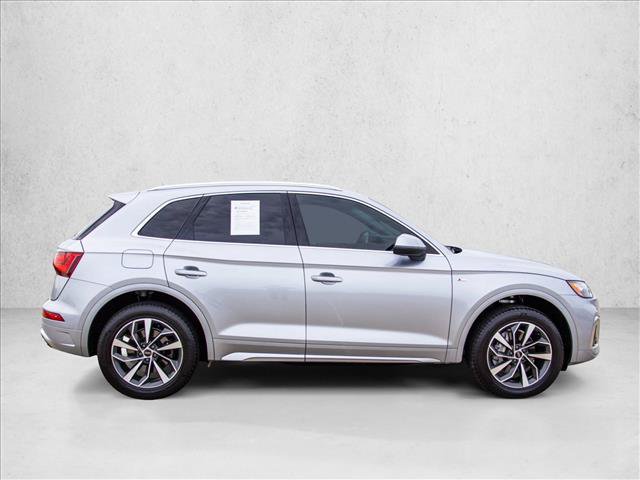 Used 2022 Audi Q5 2.0T Premium w/ Convenience Package AWD/4WD image 4