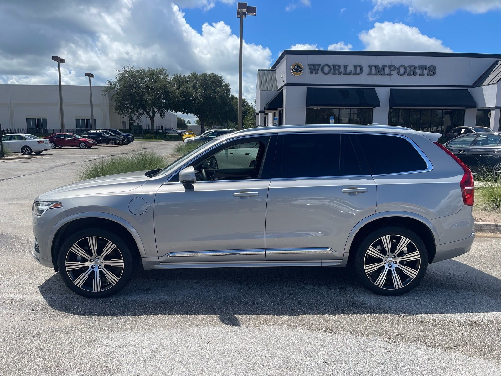 Used 2024 Volvo XC90 T8 Plus AWD/4WD image 2