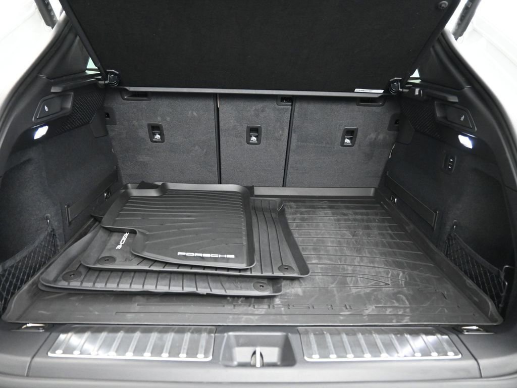 Certified 2025 Porsche Macan 4 Electric image 22