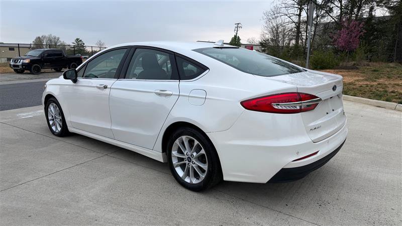 Used 2020 Ford Fusion SE FWD image 3