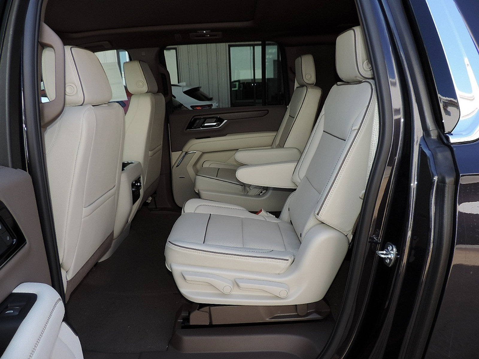 New 2026 GMC Yukon XL Denali w/ Sun & Power Step Package AWD/4WD image 18