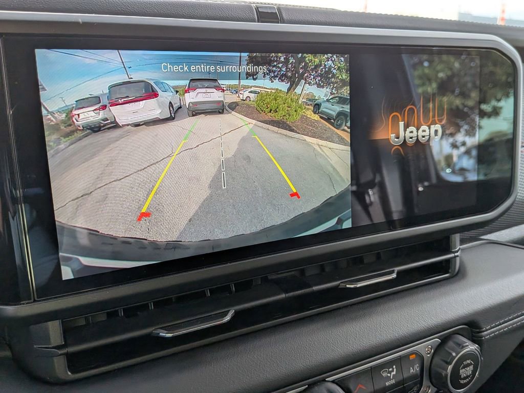 Used 2025 Jeep Wrangler Unlimited Rubicon w/ Convenience Group image 16