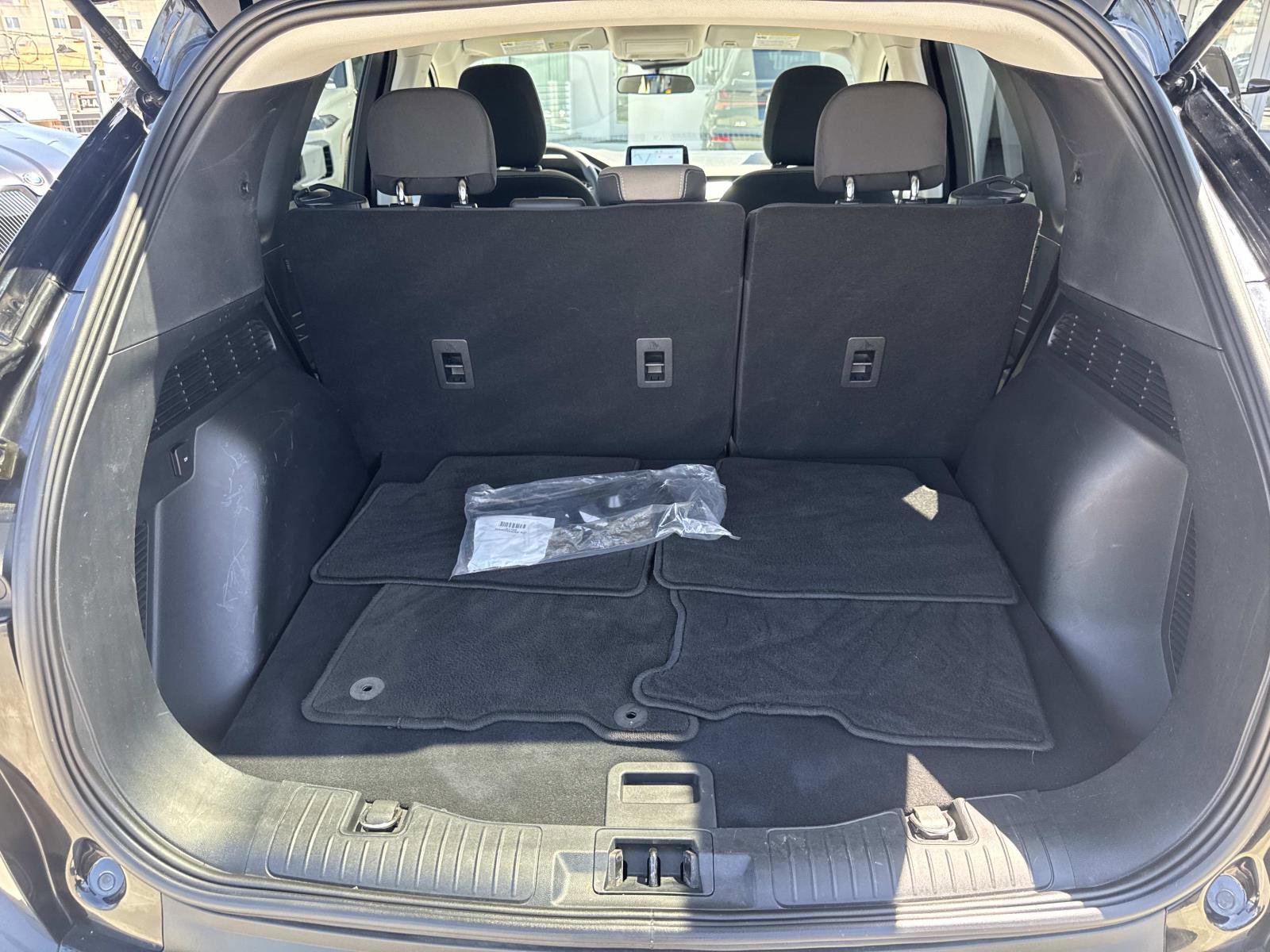 Used 2022 Ford Escape SE w/ SE Sport Appearance Package image 5