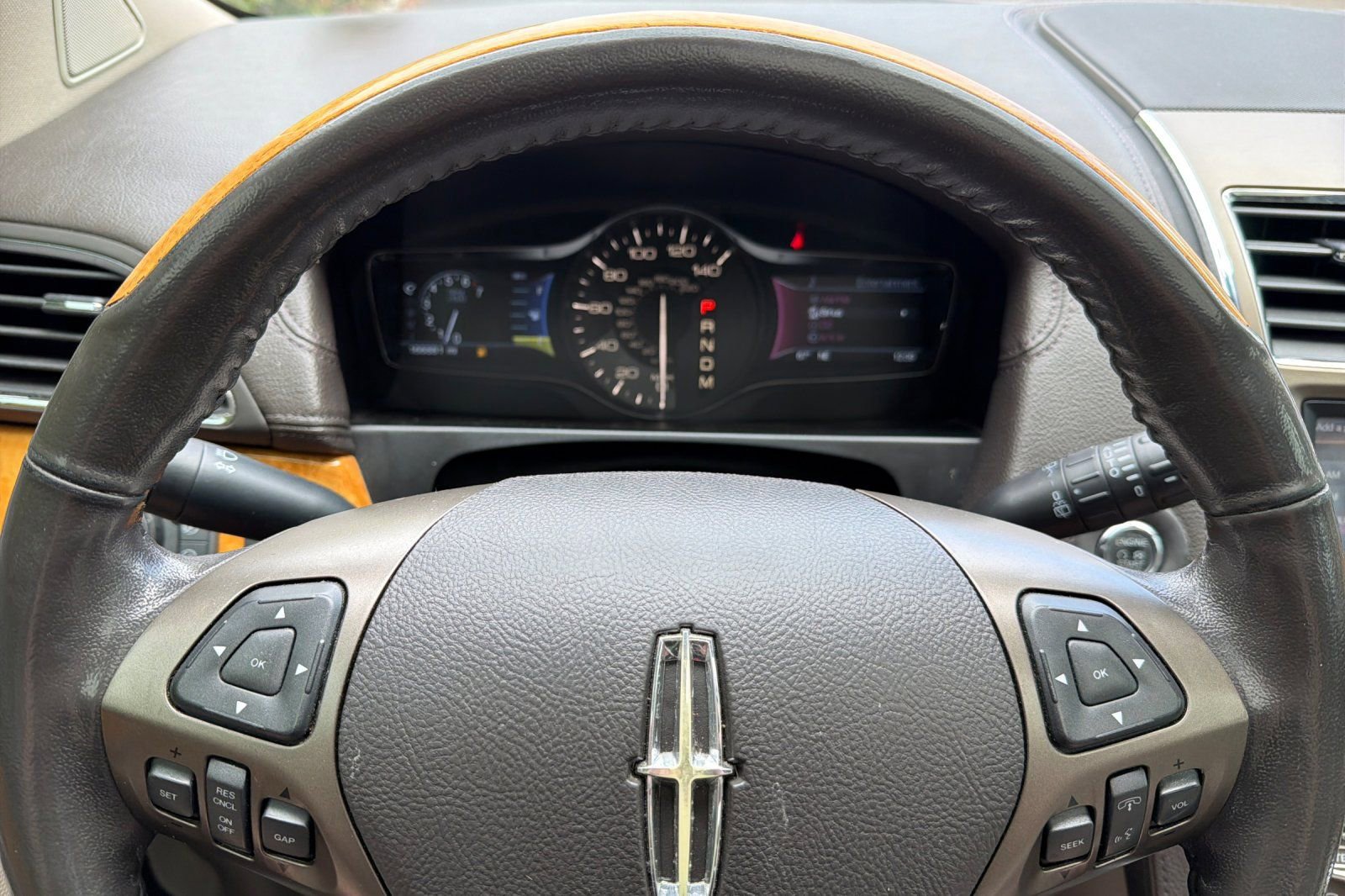 Used 2012 Lincoln MKX AWD image 21