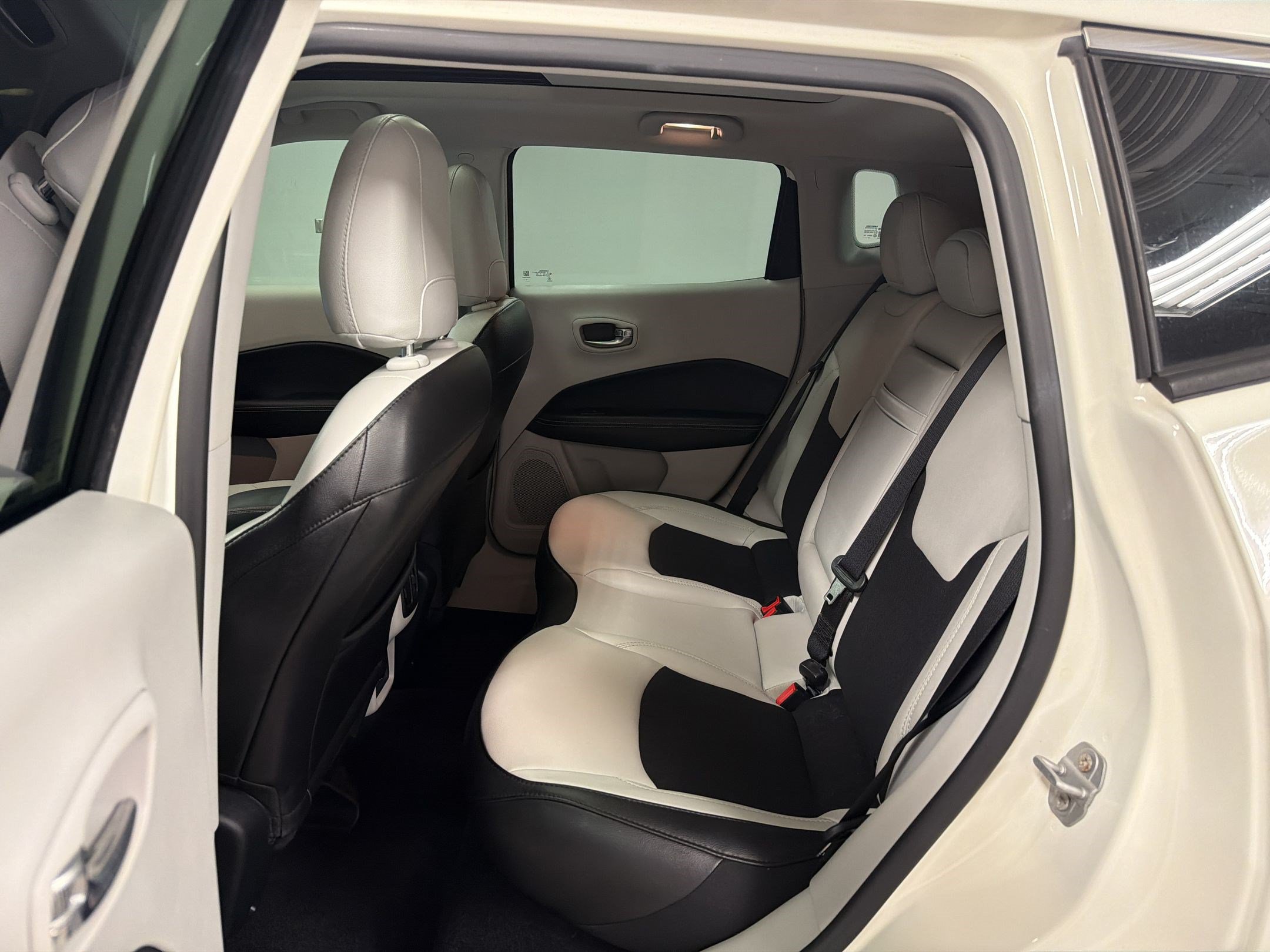 Used 2020 Jeep Compass Latitude FWD image 21