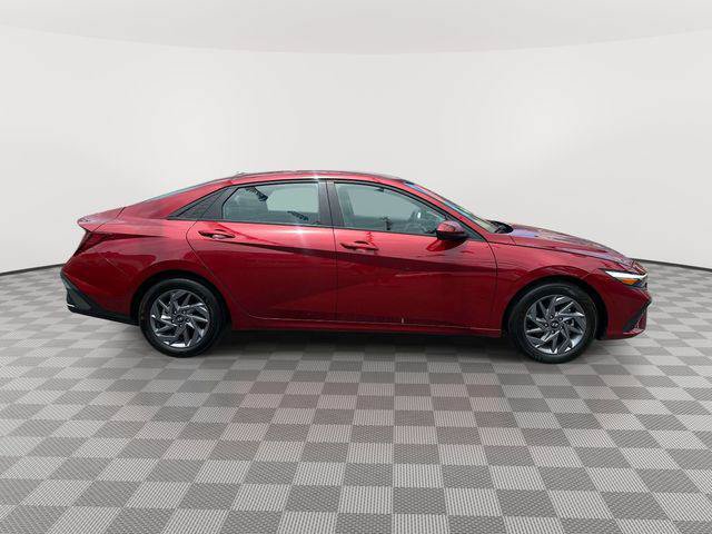 Certified 2024 Hyundai Elantra SEL FWD image 2