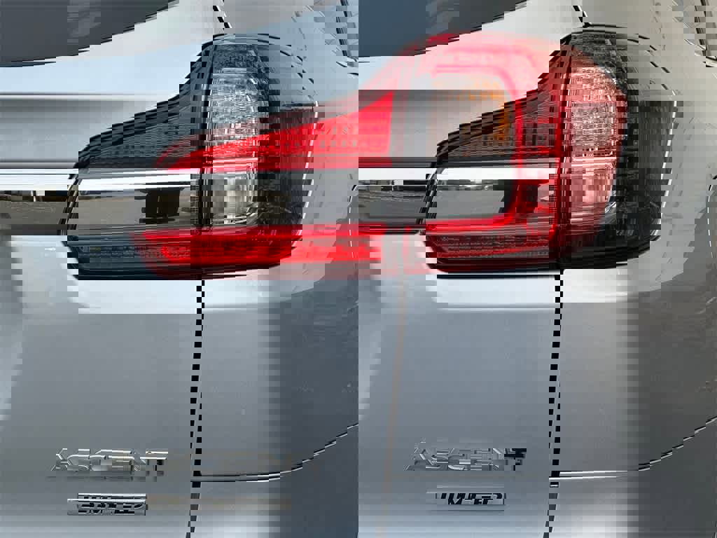 Used 2022 Subaru Ascent Limited w/ Technology Package image 7