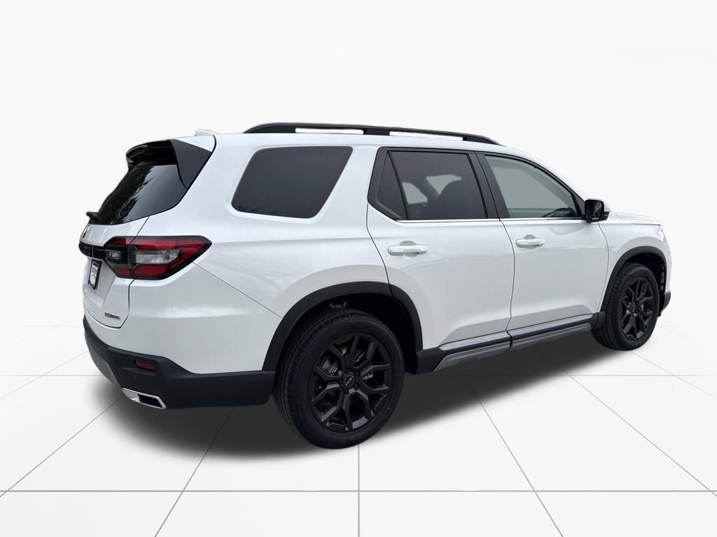 New 2025 Honda Pilot Touring image 8