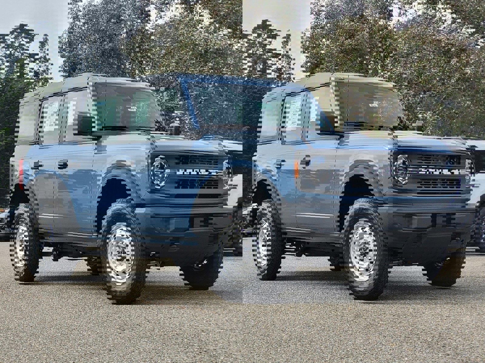 New 2025 Ford Bronco 4-Door image 2