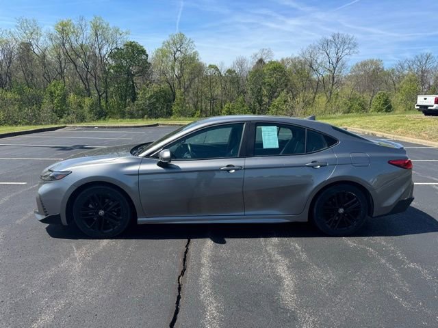 Used 2025 Toyota Camry SE FWD image 6