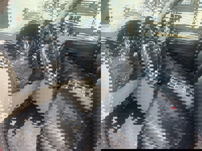 Used 2016 Chrysler Town & Country Touring image 16