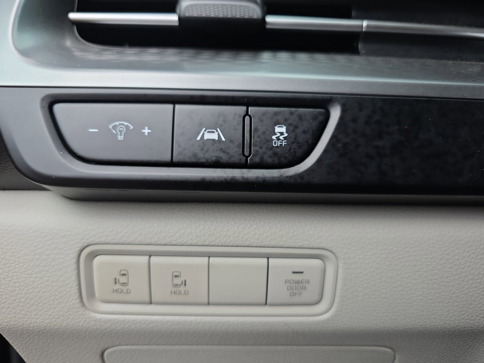 Certified 2024 Kia Carnival LX image 27