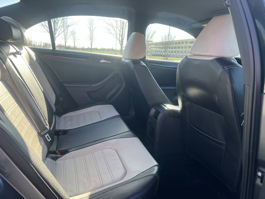 Used 2015 Volkswagen Jetta Sport image 13