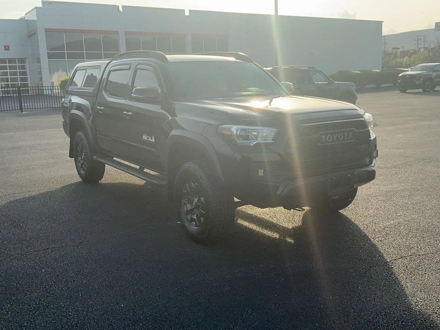 Used 2017 Toyota Tacoma TRD Off-Road w/ Tow Package (A/T) image 4